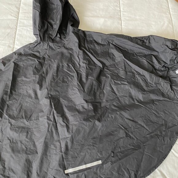 MEC Black Caught in the Rain Packable Poncho - Picture 13 of 16
